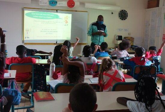 Séance de sensibilisation des élèves de l’école primaire Fustel de Coulanges sur les D3E en salle de classe